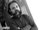امیر دژاکام یک تئاتر تلویزیونی را کارگردانی می‌کند
