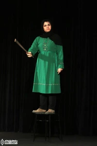 در پس نقاب