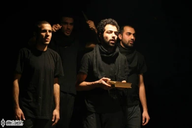 این عسل شهد گلی خونین است 3