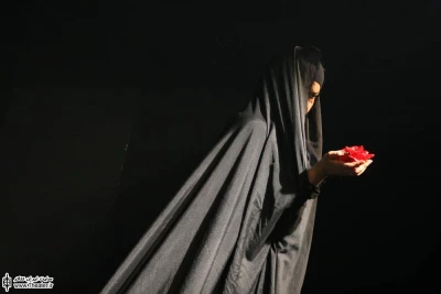 این عسل شهد گلی خونین است