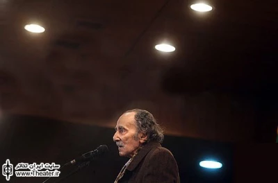 تجلیل عوامل نمایش ”عفریته ماچین” از ”محمد ورشوچی”