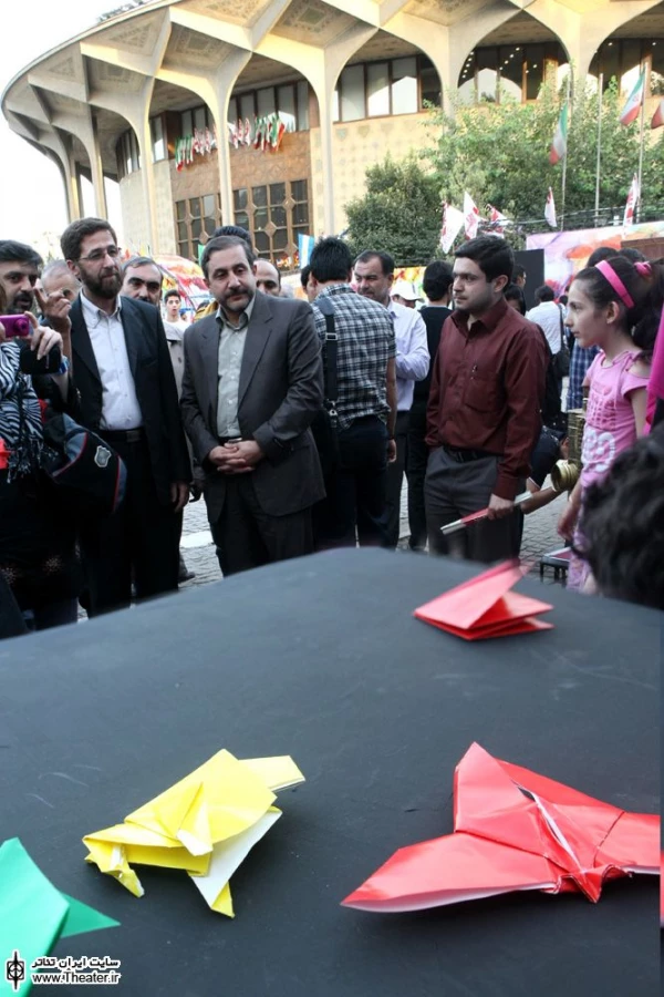 بازدید معاون امور هنری و  11