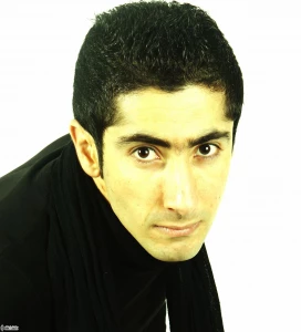 یادداشتی بر مجموعه اجراهای نمایشی ”یاسر خاسب”