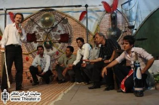 به مناسبت احیای مراسم  ترنا و غزل‌خوانی درماه مبارک رمضان

محمود استاد محمد می‌گوید: &quotترنا فراتر از بازیست و بازی زیبنده اهل ترنا   نیست&quot. متاسفانه در تاریخ شفاهی  معاصر برخی از بی‌‌طبقه‌گی‌های مربوط به شاه وزیر بازی را به حساب ترنا گذاشته و نقل کرده‌اند که در نفوس  عامه  بدبینی ایجاد کرده است.