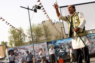 اجرای پرده نمایشی‌ ”آزادگان” در حضور رئیس‌جمهور و آزادگان