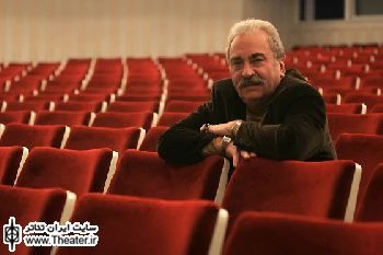 ”هادی مرزبان” از نمایش ”والس مرگ” دیدن کرد