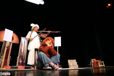 اجرای ”به زیر پاهات نگاه کن” تا 26 شهریور
