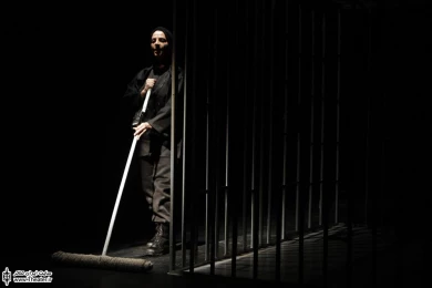 آدم آدم است 6