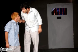 نگاهی به نمایش ”سلول شماره 11 ” نوشته ”ایده زال‌زر” و کار ”حسن حاجت‌پور”
