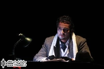 نگاهی به نمایش ”قاتل بی‌رحم هسه کارلسون” نوشته ”هنینگ مانکل” و کارگردانی ”مسعود رایگان”

شخصیت‌پردازی که هنینگ مانکل نویسنده نمایشنامه مد نظر داشته کاملاً بر پایه آن چیزی است که علم روانشناسی در اوایل قرن بیستم پیشنهاد داد. البته طبیعی به نظر می‌رسد که نویسنده در همان بخش متوقف نشده و قصد دارد دلایل بروز ریشه‌های شر را در وجود هسه مورد بازخوانی قرار دهد.