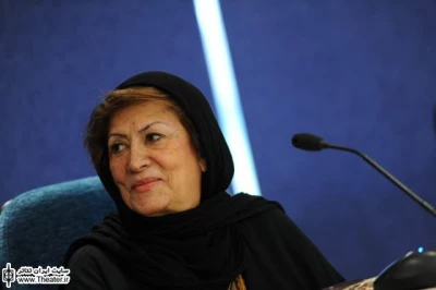 گفت‌وگو با ”پری صابری” نویسنده و کارگردان نمایش ”رستم و اسفندیار”

فردوسی دقیقا می‌تواند همان نقشی را که شکسپیر برای انگلیسی‌ها بازی کرد، برای ما بازی کند. متون شکسپیر هم مال 400 تا 500 سال پیش است، ولی وقتی شما این آثار را می‌بینید، متوجه می‌شوید که روحیات آن ملت در آن آثار وجود دارد. در فردوسی هم همین طور است