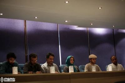 یک صخره ، یک درخت ،‌ پرنده