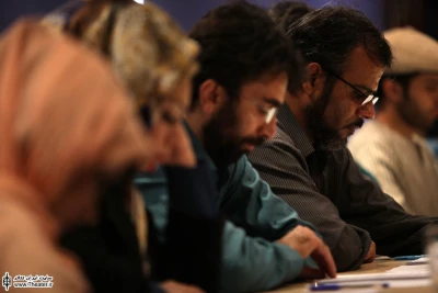 یک صخره ، یک درخت ،‌ پرنده
