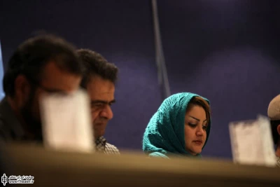 یک صخره ، یک درخت ،‌ پرنده