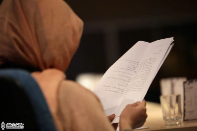 یک صخره ، یک درخت ،‌ پرنده