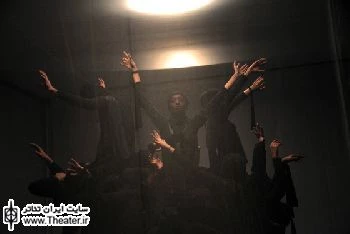 نگاهی به نمایش ”هفت” نوشته ”کیوان میرمحمدی” و کارگردانی ”یاسر خاسب”

خاسب در این اجرا سعی کرده با اضافه کردن یک نویسنده و دراماتورژ مشکل برخی آثارش یعنی نداشتن دراماتورژی را حل کند اما نوعی دوگانگی در طرح و اجرای نمایشی دیده می‌شود که به  نظر می‌آید ناشی از تفاوت دیدگاه و یکسان نبودن شناخت کارگردان با نویسنده اثرش در زمینه این سبک تئاتری است.