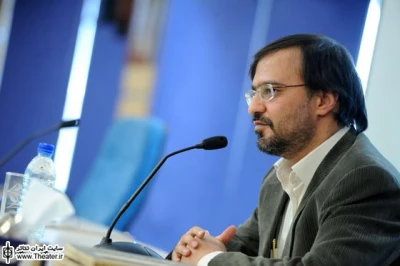 نوشتن آثار تک نفره نسبت به هر نوع نمایشنامه دیگر دشواری‌‌های خاص خود را دارد