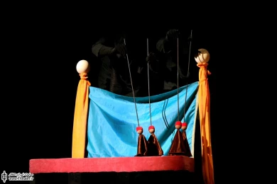 پای دیوار دخترکی 13