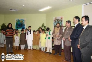 صفار هرندی به تماشای نمایش ”مسافران کوفه” نشست