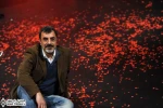گفت‌وگو با ”سیامک احصایی” نویسنده و کارگردان نمایش ”باغ مرگ”

تصاویر برای من خیلی مهم هستند، کمتر پیش می‌آید که از یک نوشته یا گویش به تصویر برسم بلکه همیشه از تصویر به نوع و شیوه بیان می‌رسم. اگر امروز کسی به من بگوید که مجبور به انتخابی برای همه عمر ه