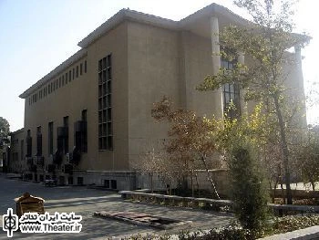 اجرای نمایش محیطی ”نیمه‌ غایب” در پردیس هنرهای زیبا دانشگاه تهران