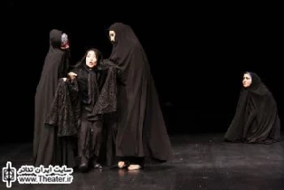 ”علیرضا نادری” و ”اسماعیل عفیفه” از نمایش ”وقتی از بریدگی‌های خونبار...” دیدن کردند