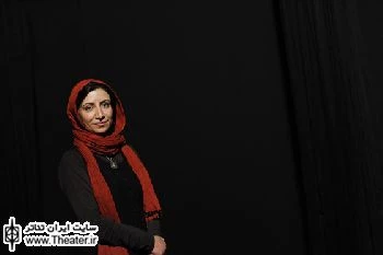 گفت‌وگو با ”ندا هنگامی” کارگردان نمایش ”در خواب به سراغم آمد...”

این 5 سالی که من تئاتر  کار نکردم خودم را از 5 زندگی متفاوت عقب انداختم. 5 زندگی‌ای که می‌توانست این تجربه ششم آن باشد و اتفاق دیگری در آن بیفتد. به اعتقاد من هنر خیلی سیال است و اگر قرار باشد سیالی را از آن بگیرید اصلاً هنری اتفاق نمی‌افتد.