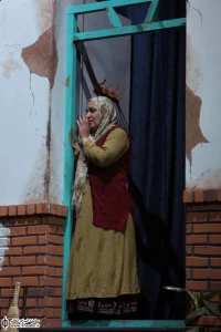 رهگذر کوچه های تنگ