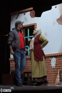 رهگذر کوچه های تنگ