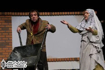 بازدید عضو هیأت مدیره سازمان نوسازی از نمایش ”رهگذر کوچه‌های تنگ”