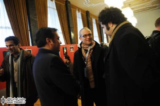 گزارشی از سومین روز بازار تئاتر ایران

گروه &quotبدن دیوانه&quot برای هر اجرای خود تمرینات فشرده و زیادی را انجام می‌دهد تا نمایش به بهترین شیوه روی صحنه برود. در این نمایش‌ها هر بار انسان با موسیقی غیرمعمول و تخیلی روبرو می‌شود که نیاز به تکنیک، انرژی زیاد و تحمل مشقت‌های فراوان دارد.