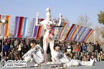 کارگردان نمایش خیابانی”تندیس 57”: بودجه‌ تئاتر خیابانی کم است
