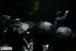 نگاهی به نمایش  ”57 ” به کارگردانی ”عباس اقسامی”

نمایش 57 با استفاده از تصاویر آرشیوی که در دو طرف سالن پخش می‌شود به شیوه مستند می‌خواهد حضور گروهی شخصیت‌ها و وقایع را تلفیق کند که در برخی صحنه‌ها تاثیر خوبی بر مخاطب دارد.