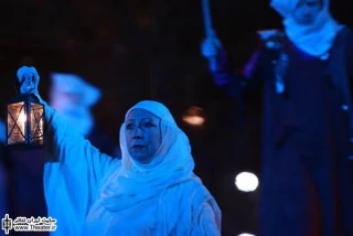 نگاهی به نمایش ”گلوری” به کارگردانی ”یاروسلاو فدوریشین” از لهستان

&quotگلوری&quot روایت و ماده اصلی نمایش‌اش را با بسترهای کهن الگویی و در ضمن به واسطه نوع اجرای فلکلوریک‌اش در معرض بازخورد قرار می‌دهد. در این نمایش کیهان با نشانه‌ها و نمادهایش در برابر قدرت انسان قرار می‌گیرد