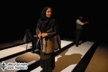 نمایش ”این میز برای دو نفر چیده شده است” برای هنرمندان اجرا می‌شود