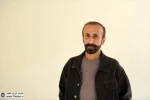 گفت‌وگو با ”عظیم موسوی” نویسنده و کارگردان نمایش ”رسم عاشقی”

تخصص اصلی من در رابطه با نمایش‌های روایی ایرانی است. در واقع نمایش‌های ایرانی این امکان‌های مهم را در اختیار ما می‌گذارند. ریشه‌های نمایشی ما کمک کننده است. نمایش رسم عاشقی نه تخت حوضی است، ن