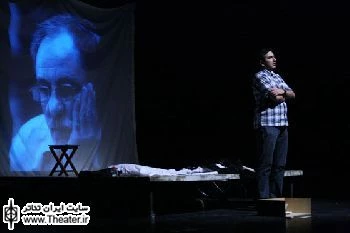 گروه تئاتر ”لیو” دو اجرای خود را به ”جواد ذوالفقاری” تقدیم کرد