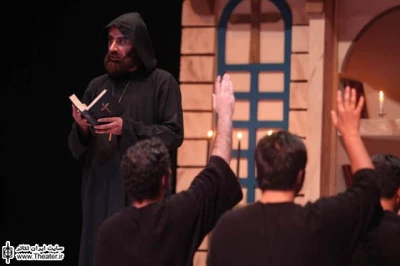 نگاهی به نمایش ”... تا اشکستان” نوشته و کار ”حمید حرا”

اگر جاذبه‌ای در داستان نمایش وجود دارد به واسطه مراجعه به منابع تاریخی و روایی است و البته این اتفاقات به لحاظ زمانی در مجاورت یکدیگر نبوده‌اند؛ اما به لحاظ نمایشی در پیوستار یک داستان به هم ملحق شده‌اند.