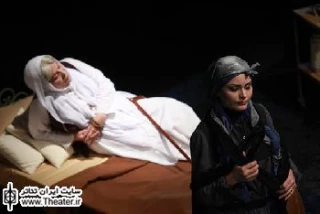 نگاهی نمایش ”خانمچه و مهتابی” اثر ”اکبر رادی” و دراماتورژی و کارگردانی ”مسعود دلخواه”

شاید نمایشنامه‌های اکبر رادی نیازمند کارگردان‌هایی است که خیانت‌کار‌های بزرگی باشند.چنانکه خودش گفته با قلم قرمز روی جمله‌های او خط بکشند. بسیاری از نمایشنامه‌نویسان بزرگ تاریخ تئاتر با کمک چنین کارگردانان خیانت‌کاری به حیات خود در طول تاریخ هنر ادامه داده‌اند.