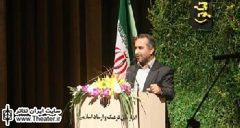 برای تحقق شعار "تئاتر برای همه" تلاش می‌کنیم