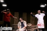 نگاهی به نمایش ”ماه زدگان” نوشته ”علی دنیوی ساروی” و کارگردانی ”بهرام تشکر”

"ماه زدگان" در جذب مخاطب موفق است. شاید اگر برخی ضعف‌های درام و پردازش متن (به ویژه در حوزه انتخاب داستان و ساختار روایت) وجود نمی‌داشت، بهرام تشکر حتی موفقیتی بسیار 