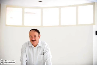 از نبود و کمبود منابع پژوهشی متأسفم