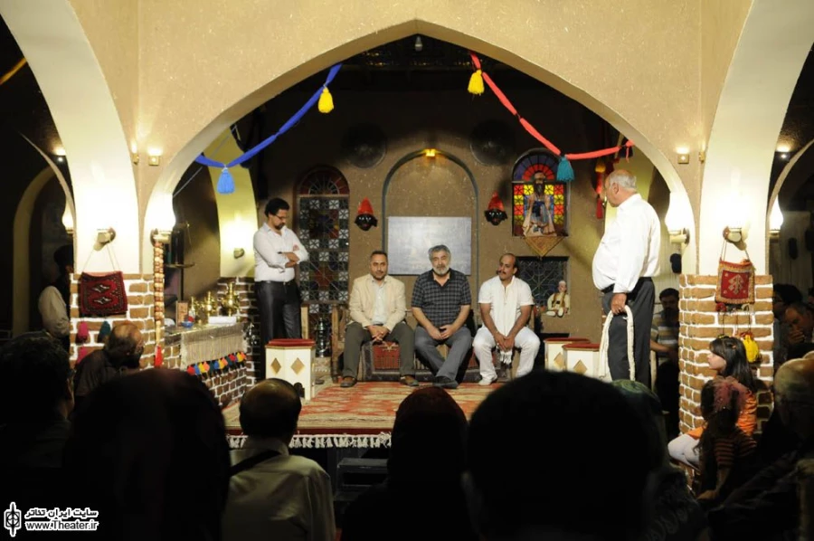 بازدید حسین مسافرآستانه و دکتر محمود عزیزی از بخش قهوه خانه ای جشنواره آیینی و سنتی 12