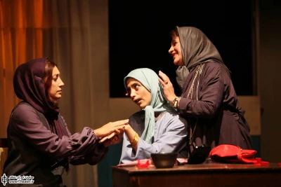 نگاهی به نمایش «ورود آقایان ممنوع» به کارگردانی حسین شهبازی

من دو گوش شنوا برای شنیدن دارم، شما حرف بزن