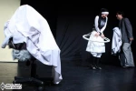 نگاهی به نمایش ”ولپن” نوشته ”بن جانسون” و کارگردانی ”مهدی کوشکی”

نمایش «ولپن» نمایشنامه‌ای پُرکنش و پُرپرسوناژ است که کشمکش میان شخصیت‌ها و نوع روابط سبب پیش برد داستان و خلق لحظاتی دارماتیک می شوند و در عین حال جذابیت بصری زیبایی را رقم می‌زنند.