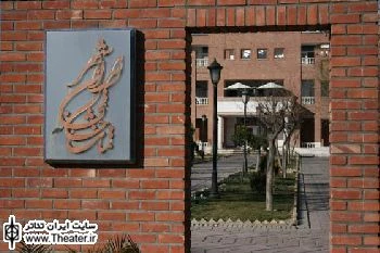 مخاطب تئاتر با مقوله جنگ بیگانه است