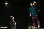 نگاهی به نمایش ”تیم شنا” نوشته و کار ”جابر رمضانی”

مهم‌ترین ویژگی نمایش "تیم شنا" که در کارگردانی به خوبی به آن توجه شده ارتباط سه‌گانه اثر است. یک تعریف ساده در نمایش ارتباط را به رابطه مخاطب و بازیگر و شخصیت تفسیر می‌کند که باید حلقه اتصال 