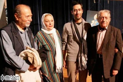 ”عزت الله انتظامی” به تماشای نمایش علی نصیریان نشست