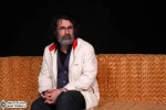 گفت‌وگو با ”ناصح کامگاری” نویسنده، طراح و کارگردان نمایش ”بهار و آدم برفی”

معتقدم که حوزه خلق هنری، حوزه ناخودآگاه است. من هم بر اساس پسندها و دانش هنری خود سوژه‌ای را در ذهن می‌پرورانم و تبدیل به اجرا می‌کنم. چه طراحی صحنه نمایش خودم باشد و چه در طراح