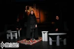 نگاهی به نمایش ”به آسمان نگاه کن” نوشته و کارگردانی ”محمدمهدی خاتمی”

ملودرام مذهبی "به آسمان نگاه کن" با استفاده از موسیقی و کلام شاعرانه قصد دارد تأثیرات احساسی و هیجان‌های حسی‌اش را در کل اجرا تکثیر کرده و از این طریق مخاطب را با فضای معنوی